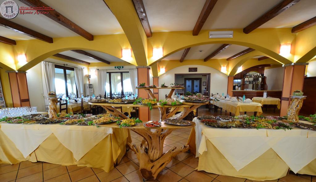 Albergo Ristorante Pizzeria Monte Arcosu Uta Eksteriør bilde