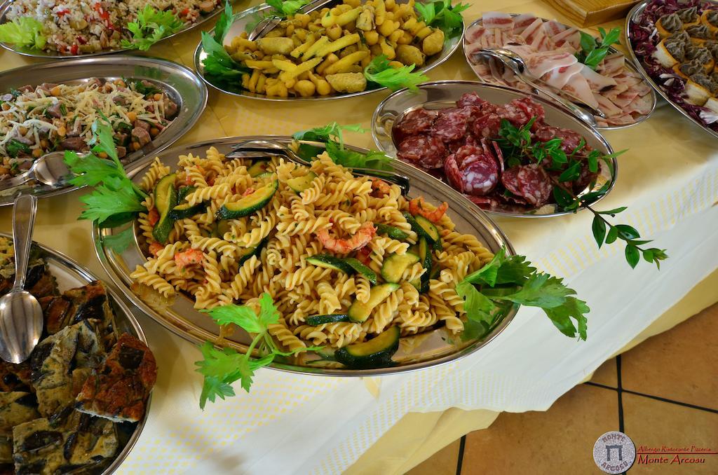 Albergo Ristorante Pizzeria Monte Arcosu Uta Eksteriør bilde