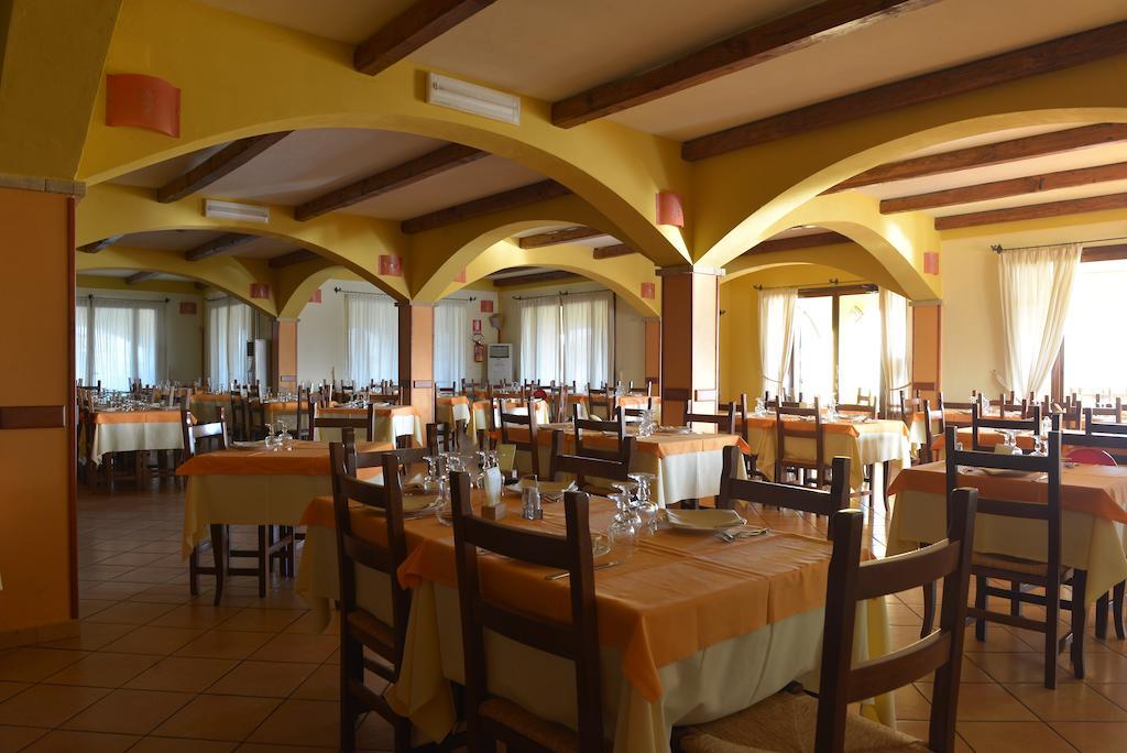 Albergo Ristorante Pizzeria Monte Arcosu Uta Eksteriør bilde